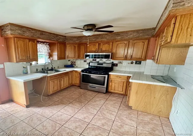 Photo 3 of Sale Pending at 39089 Wade Rd, Romulus, MI 48174 1037 | MLS# 61025833 | Listing updated on 2026-09-09