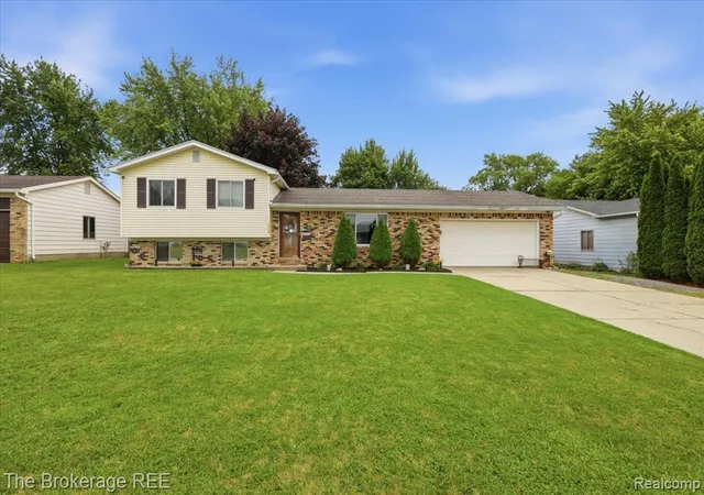 Homes for sale in Grand Blanc, MI | 1448 Greenview Dr, Grand Blanc, MI 48439 | MLS# 61008072