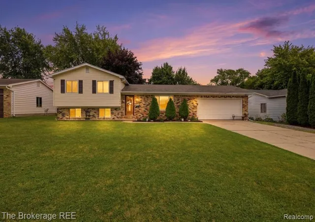 Homes for sale in Grand Blanc, MI | 1448 Greenview Dr, Grand Blanc, MI 48439 | MLS# 61008072