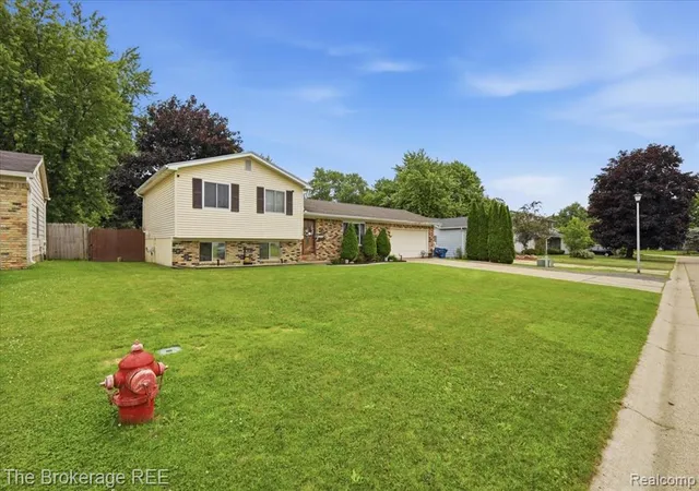 Homes for sale in Grand Blanc, MI | 1448 Greenview Dr, Grand Blanc, MI 48439 | MLS# 61008072