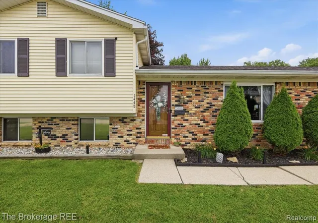 Homes for sale in Grand Blanc, MI | 1448 Greenview Dr, Grand Blanc, MI 48439 | MLS# 61008072