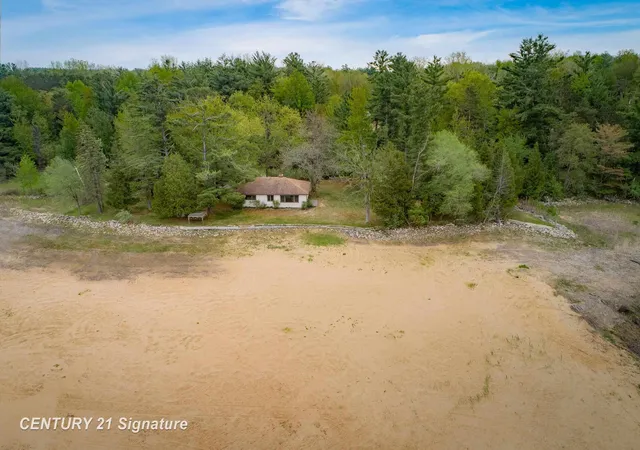 Homes for sale in Hope, MI | 5242 Ostlund Dr, Hope, MI 48628 | MLS# 50208644