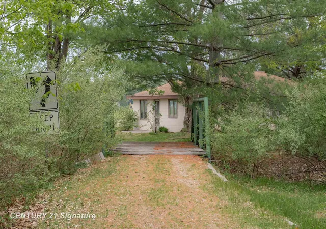 3rd image of 5242 Ostlund Dr, Hope, MI 48628 | MLS# 50208644
