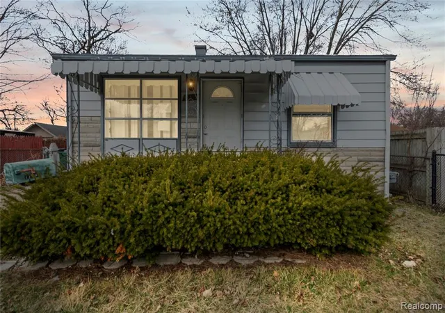 1st image of 11033 Continental Ave, Warren, MI 48089 1734 | MLS# 61005154