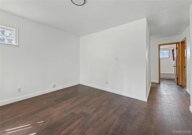 3rd image of 11033 Continental Ave, Warren, MI 48089 1734 | MLS# 61005154