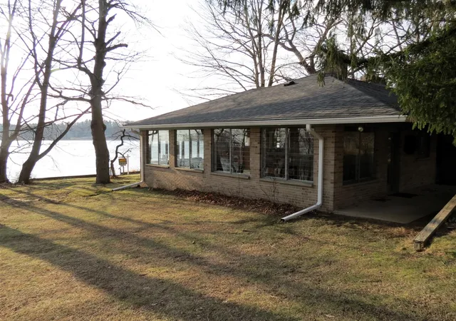 Homes for sale in Pleasant Lake, MI | 890 White Lake Rd, Pleasant Lake, MI 49272 | MLS# 70520404