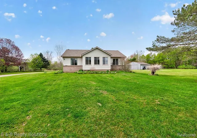 Homes for sale in Imlay City, MI | 2927 N Blacks Corners Rd, Imlay City, MI 48444 | MLS# 60991880