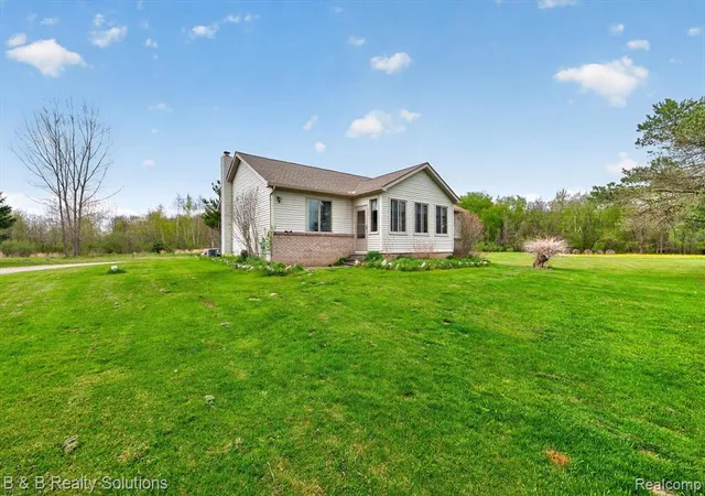 Homes for sale in Imlay City, MI | 2927 N Blacks Corners Rd, Imlay City, MI 48444 | MLS# 60991880