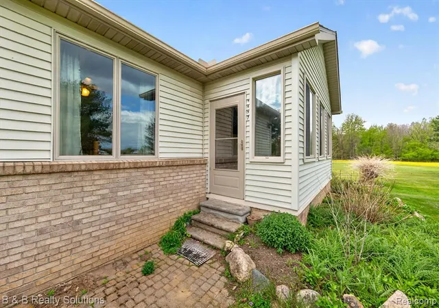 Homes for sale in Imlay City, MI | 2927 N Blacks Corners Rd, Imlay City, MI 48444 | MLS# 60991880