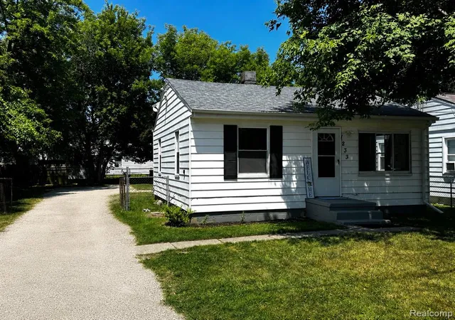 1st image of 1233 Allen St, Burton, MI 48529 | MLS# 61022505