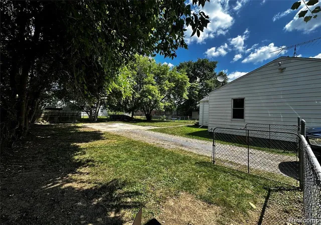 9th image of 1233 Allen St, Burton, MI 48529 | MLS# 61022505