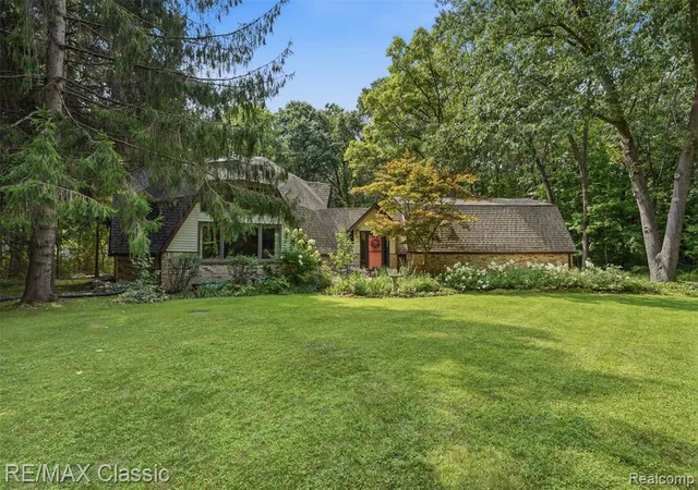 1st image of 5109 Harvey Lake Rd, Highland, MI 48356 1048 | MLS# 61021853