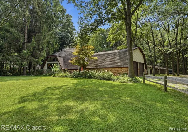 2nd image of 5109 Harvey Lake Rd, Highland, MI 48356 1048 | MLS# 61021853