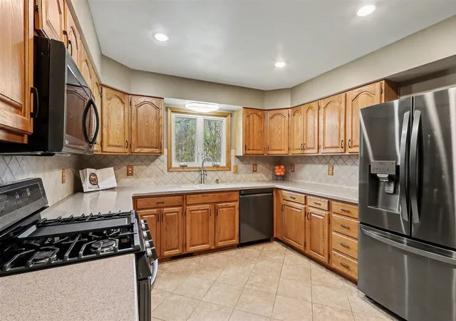 Photo 3 of Single family home for sale at 2828 W F Ave, Kalamazoo, MI 49009 | MLS# 70527299 | Listing updated on 2026-07-31