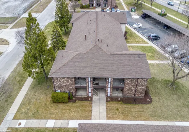 Homes for sale in Roseville, MI | 29846 Utica Road, Roseville, MI 48066 | Houzeo