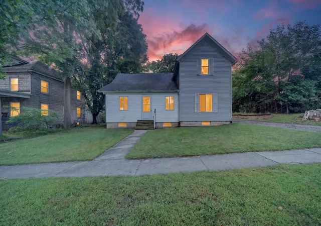1st image of 124 E Clinton St, Hastings, MI 49058 | MLS# 70553846