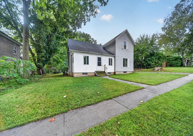 Photo 3 of Single family home for sale at 124 E Clinton St, Hastings, MI 49058 | MLS# 70553846 | Listing updated on 2026-08-22