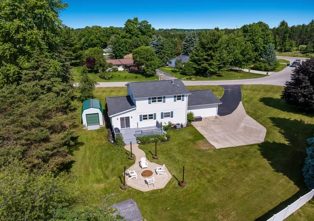 Photo 31 of Single family home for sale at 4434 Ridgemoor Dr, Traverse City, MI 49684 | MLS# 80070370 | Listing updated on 2026-10-22