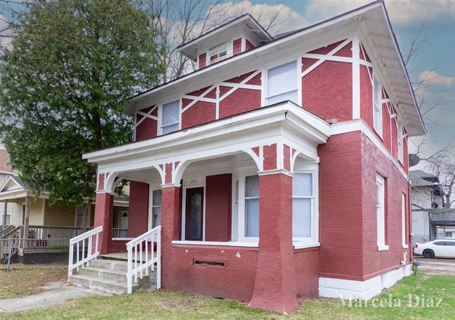 Photo 1 of Single family home for sale at 900 Watkins St, Grand Rapids, MI 49507 | MLS# 70550089 | Listing updated on 2026-10-07