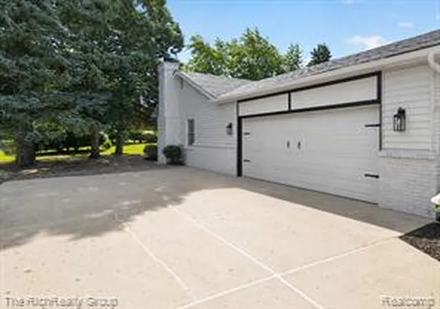 Homes for sale in Novi, MI | 25390 Wixom Rd, Novi, MI 48374 | MLS# 61008281