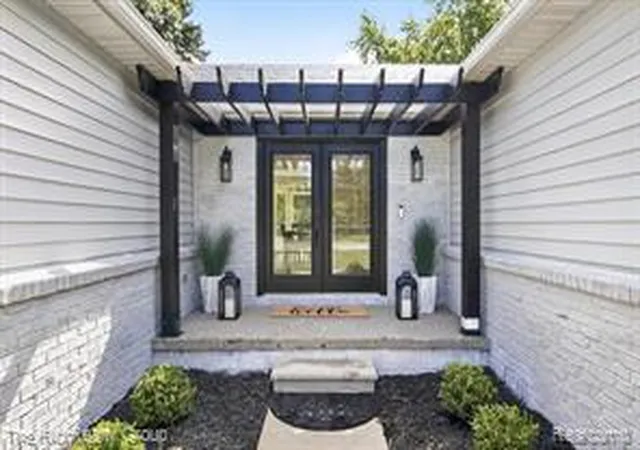 Homes for sale in Novi, MI | 25390 Wixom Rd, Novi, MI 48374 | MLS# 61008281