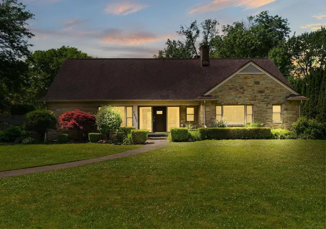 Homes for sale in Grosse Pointe Woods, MI | 1427 Sunningdale Dr, Grosse Pointe Woods, MI 48236 | MLS# 50210859