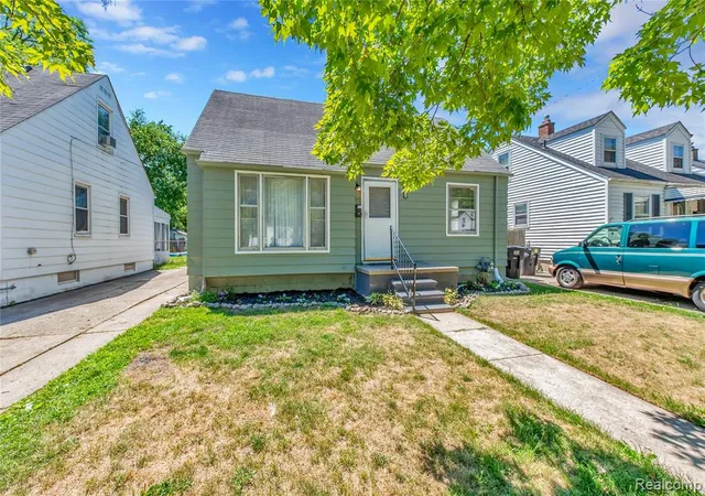 Homes for sale in Harper Woods, MI | 18766 Kingsville St, Harper Woods, MI 48225 | MLS# 60999864
