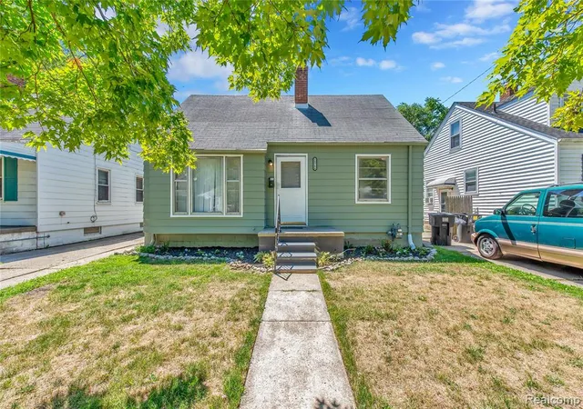 Homes for sale in Harper Woods, MI | 18766 Kingsville St, Harper Woods, MI 48225 | MLS# 60999864