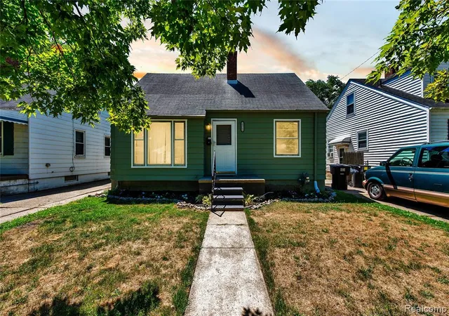 Homes for sale in Harper Woods, MI | 18766 Kingsville St, Harper Woods, MI 48225 | MLS# 60999864