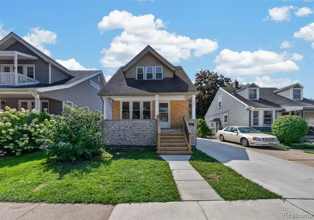 Photo 2 of Single family home for sale at 761 Columbia Rd, Berkley, MI 48072 1960 | MLS# 61024986 | Listing updated on 2026-08-28