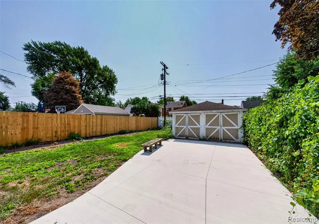 Photo 5 of Single family home for sale at 761 Columbia Rd, Berkley, MI 48072 1960 | MLS# 61024986 | Listing updated on 2026-08-28