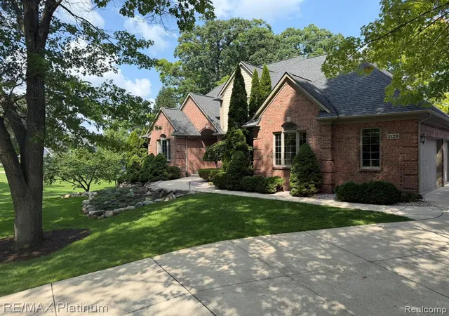 Photo 1 of Sale Pending at 3129 Sand Pebble Cove Dr, Pinckney, MI 48169 8237 | MLS# 61023826 | Listing updated on 2026-09-13