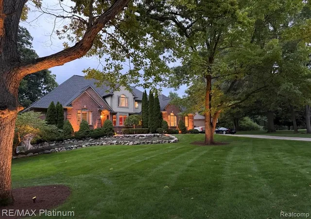 Photo 3 of Sale Pending at 3129 Sand Pebble Cove Dr, Pinckney, MI 48169 8237 | MLS# 61023826 | Listing updated on 2026-09-13