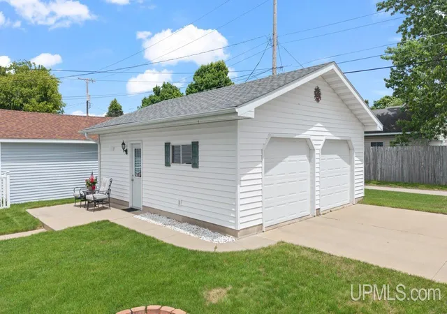 Photo 2 of Single family home for sale at 1402 N 16th Street, Escanaba, MI 49829 | MLS# 50212213 | Listing updated on 2026-06-25