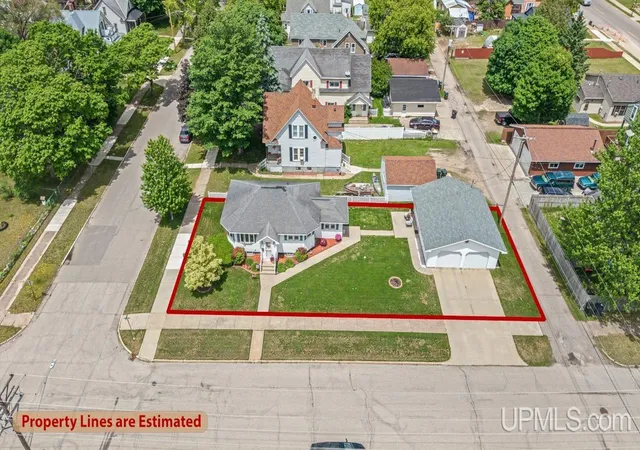 Photo 3 of Single family home for sale at 1402 N 16th Street, Escanaba, MI 49829 | MLS# 50212213 | Listing updated on 2026-06-25