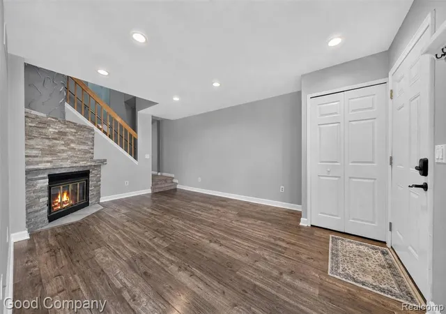 Listing Photo 4 - Condo for sale in building located at 31228 Country Blf, Farmington Hills, MI 48331