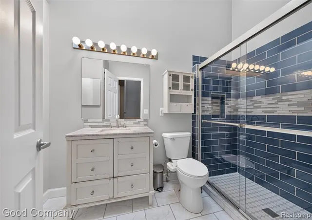 Listing Photo 5 - Condo for sale in building located at 31228 Country Blf, Farmington Hills, MI 48331