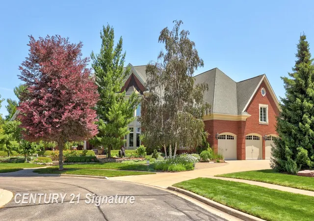 3rd image of 8 Appleshire Ct, Freeland, MI 48623 | MLS# 50207675