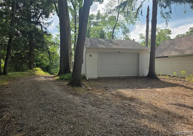 55th image of 701 Community Dr, Battle Creek, MI 49014 | MLS# 61020707