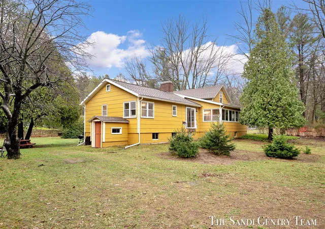 4th image of 1111 2Nd St, Pentwater, MI 49449 | MLS# 70523554