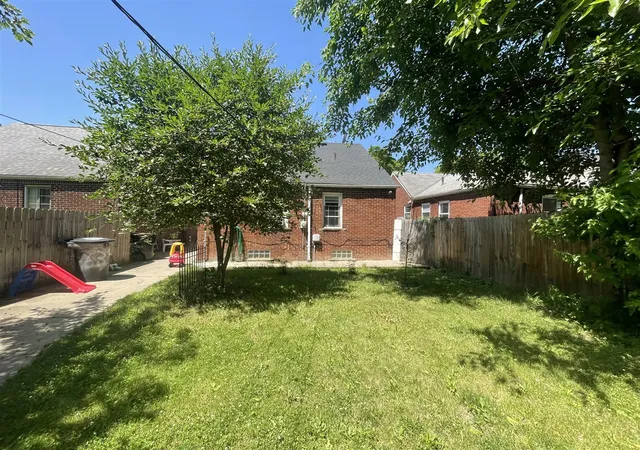 3rd image of 6344 Grandmont Ave, Detroit, MI 48228 | MLS# 70477591