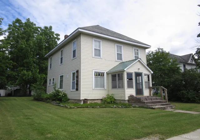 Homes for sale in Manistique, MI | 508 Michigan Ave, Manistique, MI 49854 | MLS# 50193273