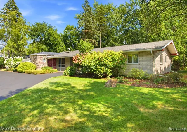 Photo 2 of Single family home for sale at 3159 Middlebury Ln, Bloomfield Hills, MI 48301 4176 | MLS# 61023373 | Listing updated on 2026-09-14