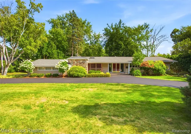 Photo 3 of Single family home for sale at 3159 Middlebury Ln, Bloomfield Hills, MI 48301 4176 | MLS# 61023373 | Listing updated on 2026-09-14