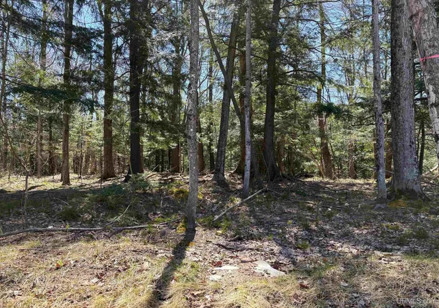 2nd image of 3108 Hemlock Dr, Marquette, MI 49855 | MLS# 50208163