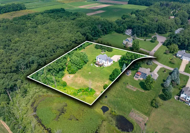 3rd image of 22873 Cherry Hill Ct, Mattawan, MI 49071 | MLS# 70543885