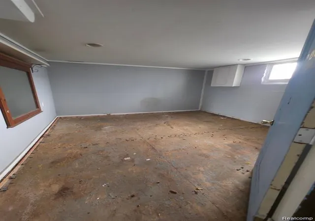 9th image of 843 Ossington Ave, Flint, MI 48507 | MLS# 60983026