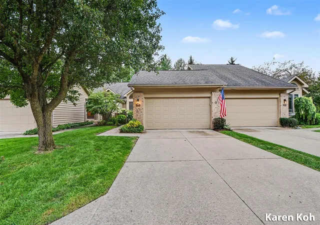 Photo 3 of Sale Pending at 1834 Cross Bend St, Grand Rapids, MI 49505 | MLS# 70555121 | Listing updated on 2026-09-03