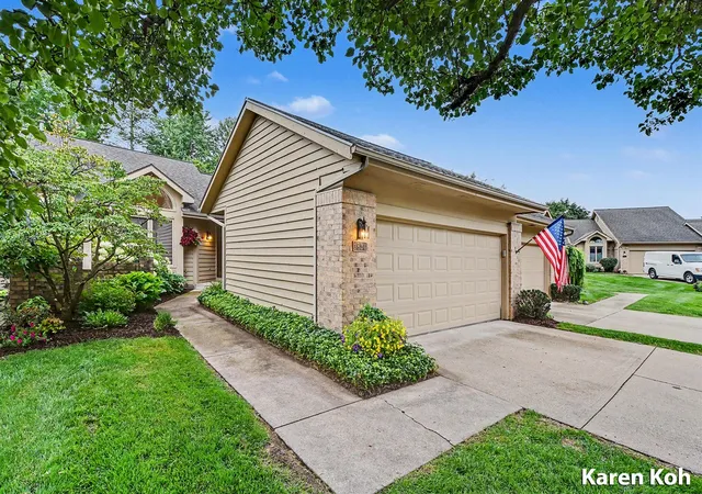 Photo 3 of Sale Pending at 1834 Cross Bend St, Grand Rapids, MI 49505 | MLS# 70555121 | Listing updated on 2026-09-03