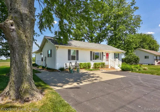 Single family home for sale at 9941 Lange Rd, Birch Run, MI 48415 8422 | MLS# 60999062
